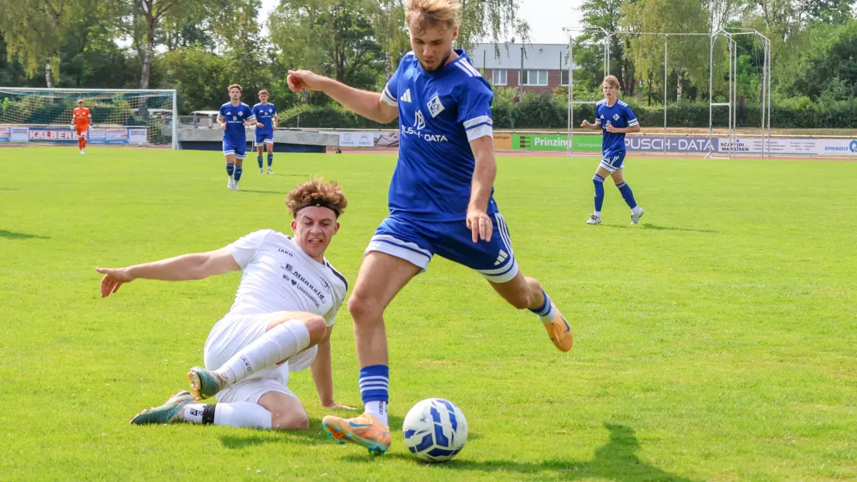1. FC Eislingen - TSGV Waldstetten: 1. FC Eislingen - TSGV Waldstetten
Marcel Hodzic (7) vergibt eine gute Möglichkeit.