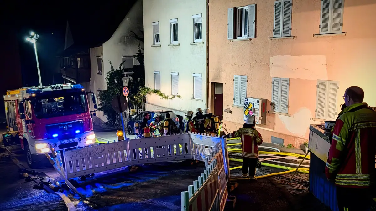 Die Dichte Bebauung in der Rottenburger Altstadt erschwerte der Feuerwehr den Einsatz.
