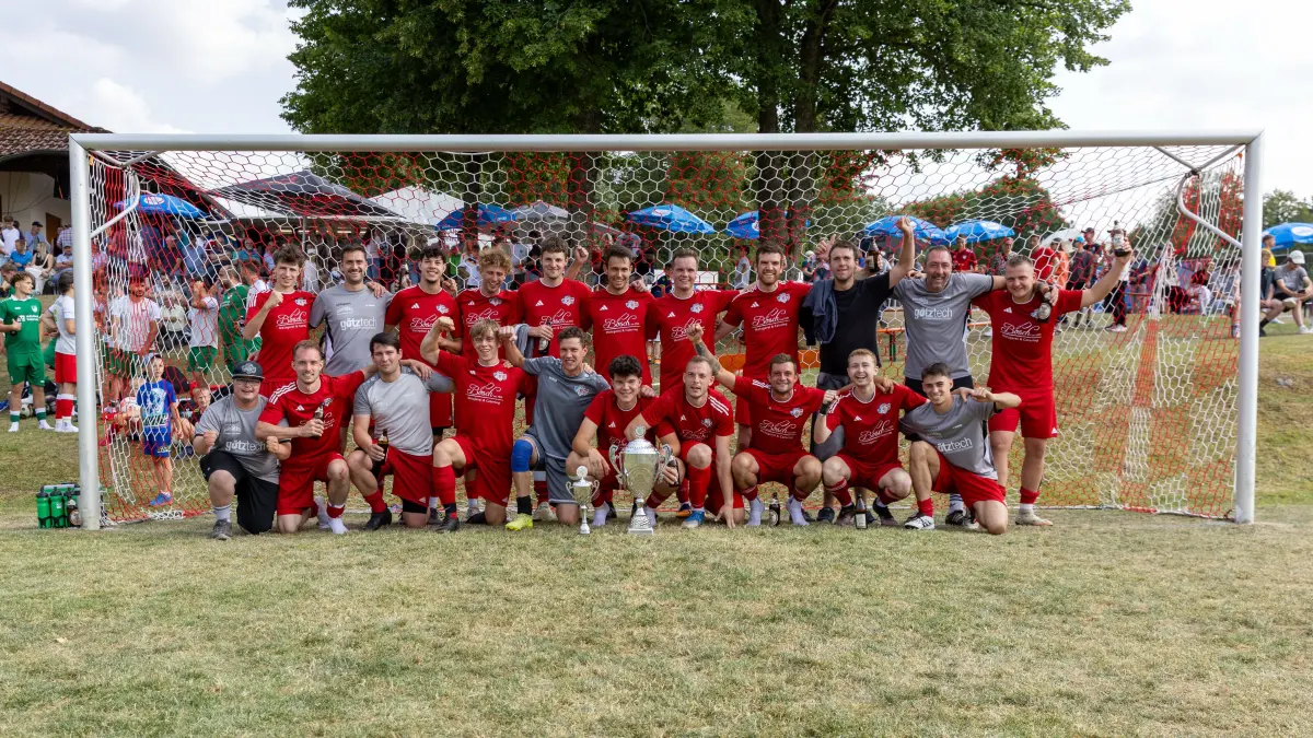 SGM Heinstetten/Hartheim/Unterdigisheim - FC Winterlingen, Fussball DB Regio WVF-Pokal, Finale, Saison 2026/2027, 26.07.26: Pokalsieger SGM Heinstetten/Hartheim/Unterdigisheim
SGM Heinstetten/Hartheim/Unterdigisheim - FC Winterlingen, Fussball DB Regio WVF-Pokal, Finale, Saison 2026/2027, 26.07.26
Foto: Eibner-Pressefoto/Jäger Kirsten