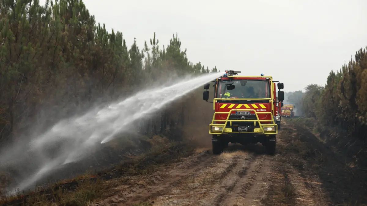 Gironde wildfire in southwestern France: Gironde wildfire in southwestern France GIRONDE, FRANCE - JULY 27: Firefighting efforts continue after a massive wildfire in the Gironde department of southwestern France on July 27, 2026. Burned vehicles, damaged buildings, destroyed roads, and charred trees are seen across areas affected by the blaze. The wildfire caused widespread destruction as firefighters continued efforts to contain the flames. Authorities said the spread of the flames has been halted, but the wildfire remains active under difficult conditions. Mohamad Salaheldin Abdelghani Alsayed / Anadolu Gironde France. Editorial use only. Please get in touch for any other usage. PUBLICATIONxNOTxINxTURxUSAxCANxUKxJPNxITAxFRAxAUSxESPxBELxKORxRSAxHKGxNZL Copyright: x2026xAnadoluxMohamadxSalaheldinxAbdelghanixAlsayedx