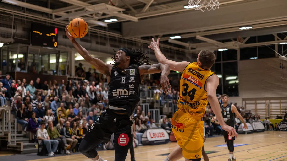 Courtney Alexander II (links) spielte 2023/24 für die Nürnberg Falcons in der Pro A.