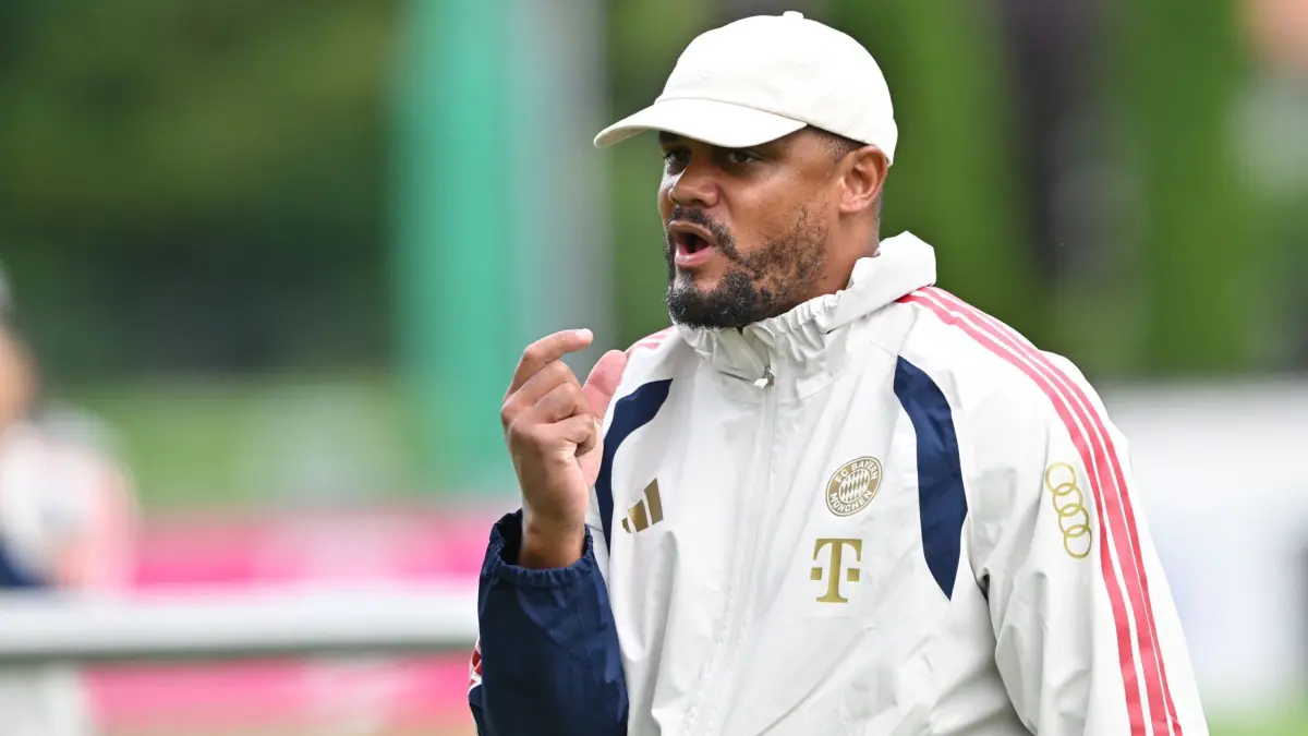 Beginn Trainingslager FC Bayern München: 27.07.2026, Bayern, Tegernsee: Fußball, Männer: Bundesliga, Trainingslager FC Bayern München. Vincent Kompany, Trainer von Bayern München, nimmt am Training am Tegernsee teil. Das Training geht über vier Tage. Foto: Peter Kneffel/dpa +++ dpa-Bildfunk +++