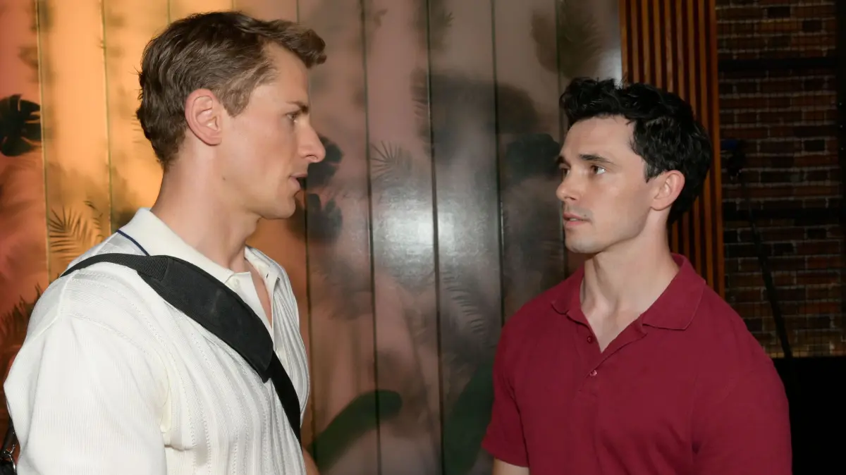 Adam (Lukas Sauer) und Luis (Marc Weinmann) leben derzeit in Kanada und genießen dort ihr Liebesglück.