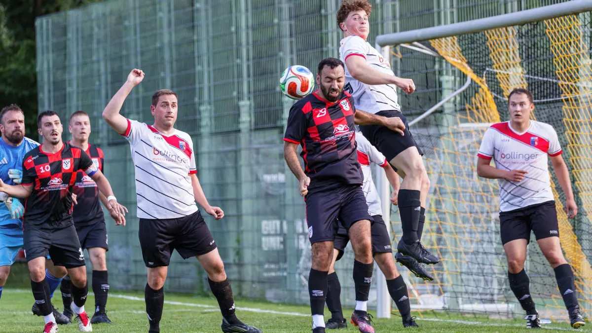 GZ-Pokal 2026: GZ-Pokal 2026; SGM Nellingen/Aufhausen - Croatia 2012 Geislingen;
Nicolo Orlando (Croatia 2012 Geislingen, #29) und Johannes Gösele (SGM Nellingen/Aufhausen, #15);
Spieltag 4, Spiel 1;
27.07.2026; Wiesensteig.
Foto: Thomas Madel