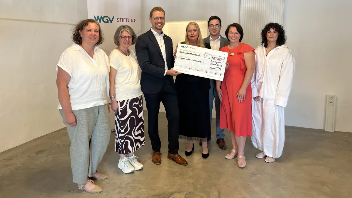 Preisverleihung der WGV Stiftung an die Gemeinde Hohenstein für das Projekt „Heilpädagogischer Fachdienst und Barrierenminderung“. Simone Mistele, Beatrice Vermeij-Böhm, Simon Baier, Anja Emde, Christopher Heck, Jennifer Langer, Deniz Eckhardt (von links)