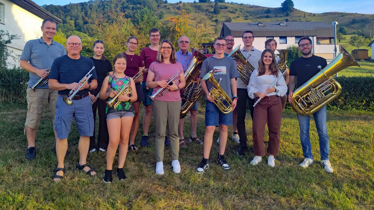Die 15 Bläserinnen und Bläser des Posaunenchores Kohlberg-Kappishäsuern (mit Unterstützung aus Dettingen) sind die einzigen Weltrekordversuchsteilnehmer aus Baden-Württemberg.