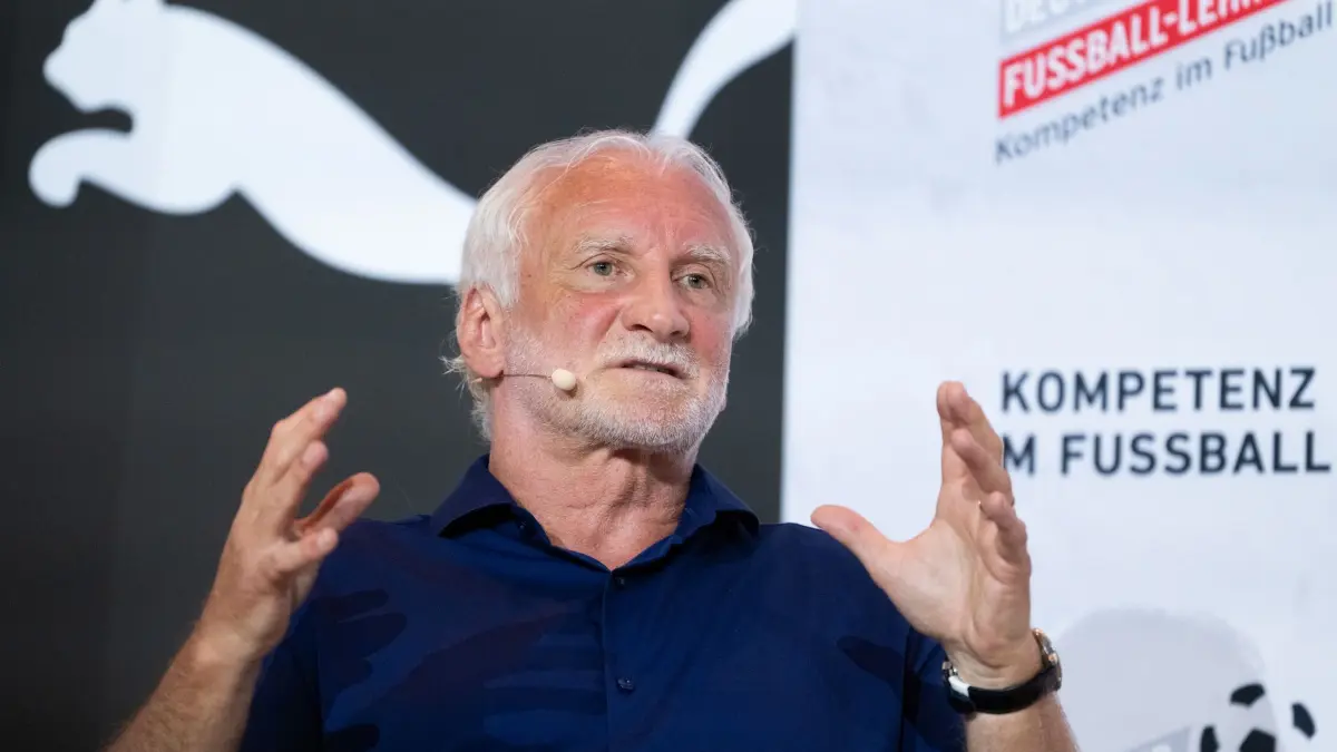 Internationaler Trainerkongress in Mainz: 27.07.2026, Rheinland-Pfalz, Mainz: Rudi Völler, Sportdirektor des Deutschen Fußball-Bundes (DFB), spricht vor den Teilnehmern des Internationalen Trainer-Kongresses. Foto: Florian Wiegand/dpa +++ dpa-Bildfunk +++