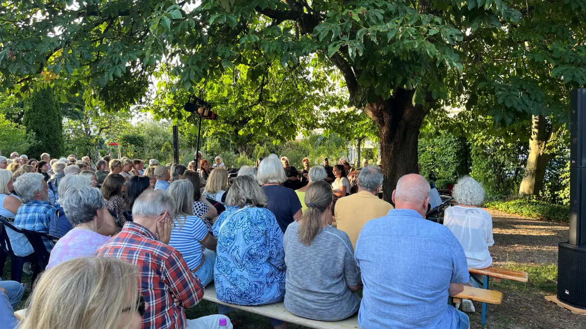 Bei der gut besuchten Gutenacht-Geschichte in Bühl trat Hanna Raidt als Vorleserin auf.