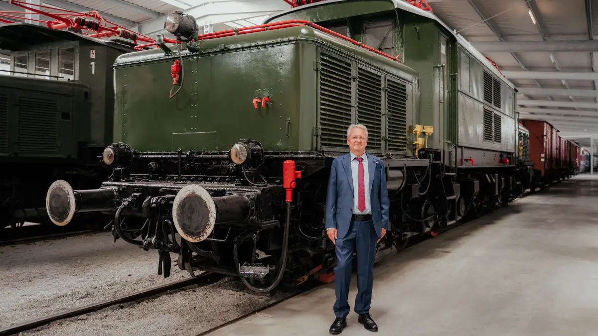 Ein Jurist und sein außergewöhnliches Hobby: Claus-Jürgen Hauf bewahrt mit seiner Sammlung in Horb tonnenschwere Meilensteine der baden-württembergischen Industriekultur vor dem Vergessen.