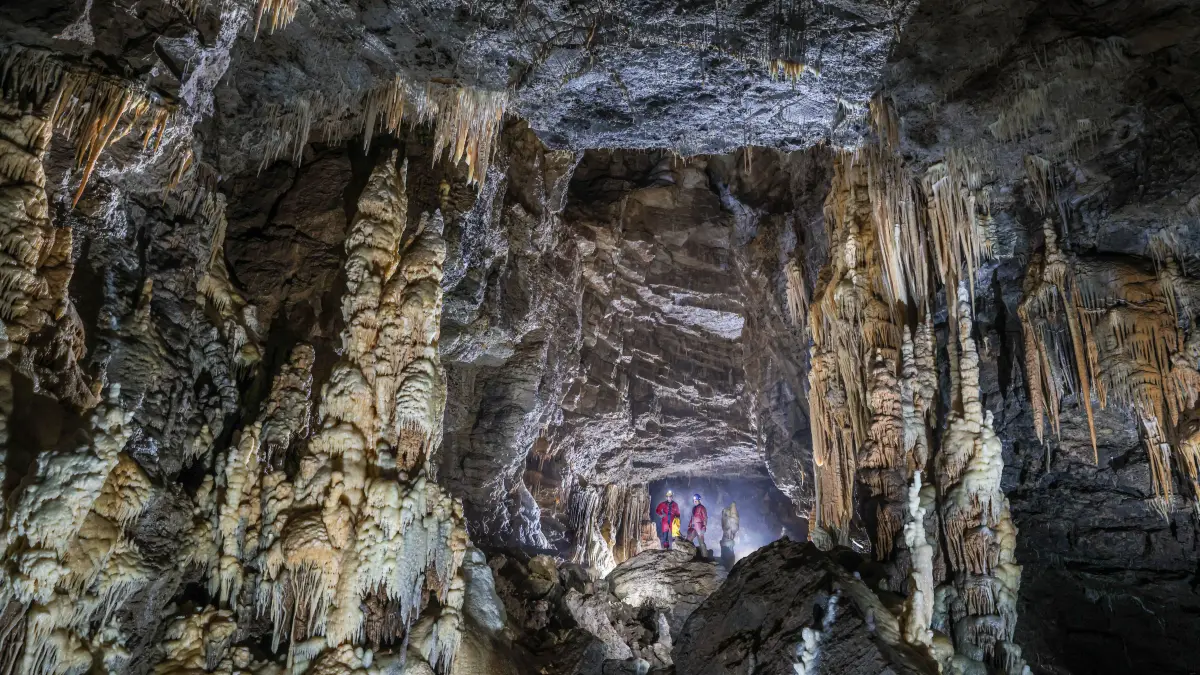 Höhlenforscher zeigen am Samstag, 1. August, ab 20 Uhr Bilder aus neu entdeckten Bereichen der Blauhöhle und aus anderen Höhlen der Schwäbischen Alb.