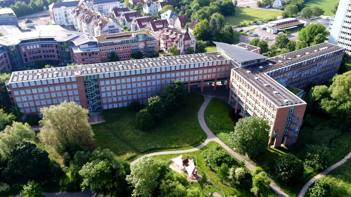 Regierungspräsidium Tübingen: Das Gebäude in der Konrad-Adenauer-Straße 20 stammt aus den 1980er Jahren