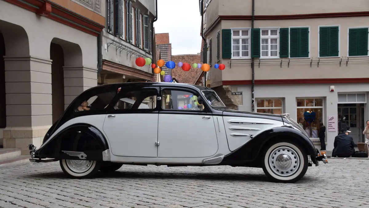 Oldtimer auf dem Tübinger Marktplatz