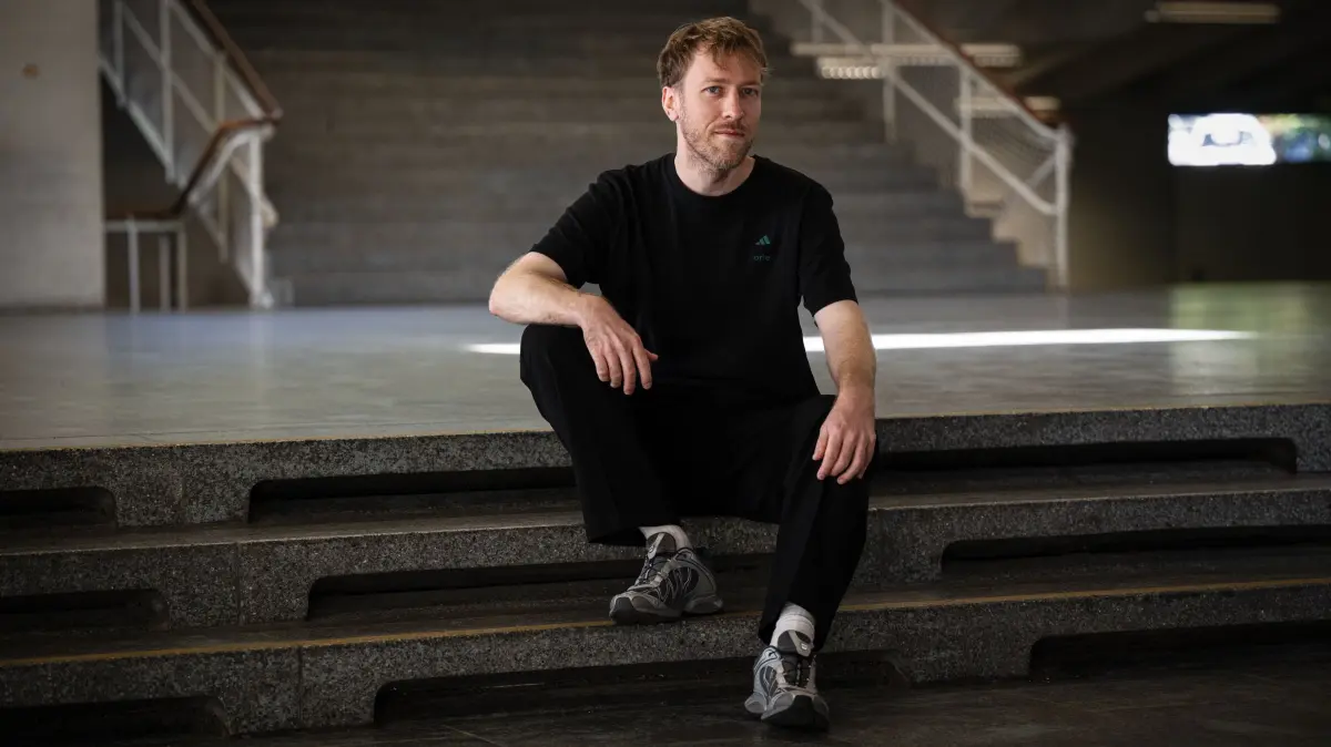 Autor Luca Kieser im Brechtbau