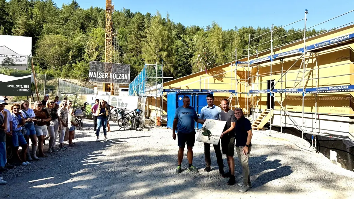 Richtfest der Tennishalle Münsingen