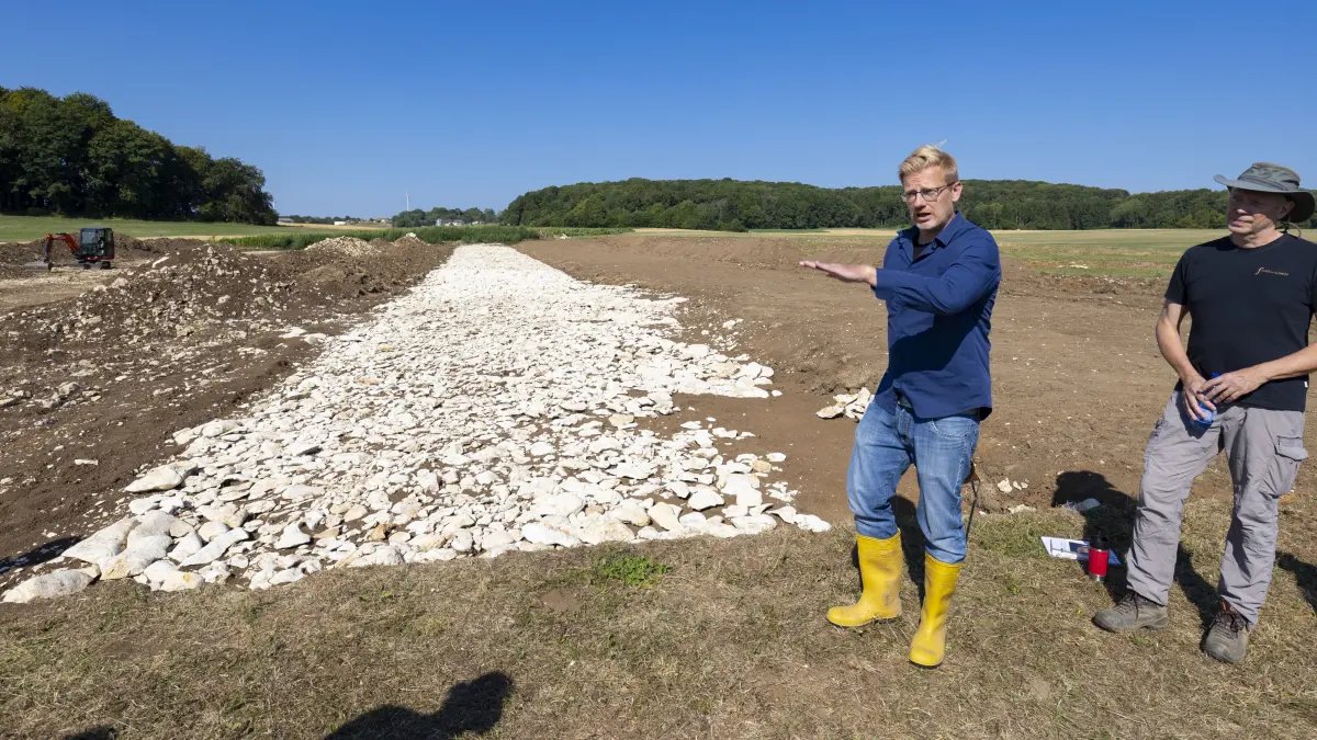 Ausgrabungen bei Drackenstein vom Landesamt für Denkmalpflege im Rahmen des A8-Neubaus - Freilegung einer römischen Straße