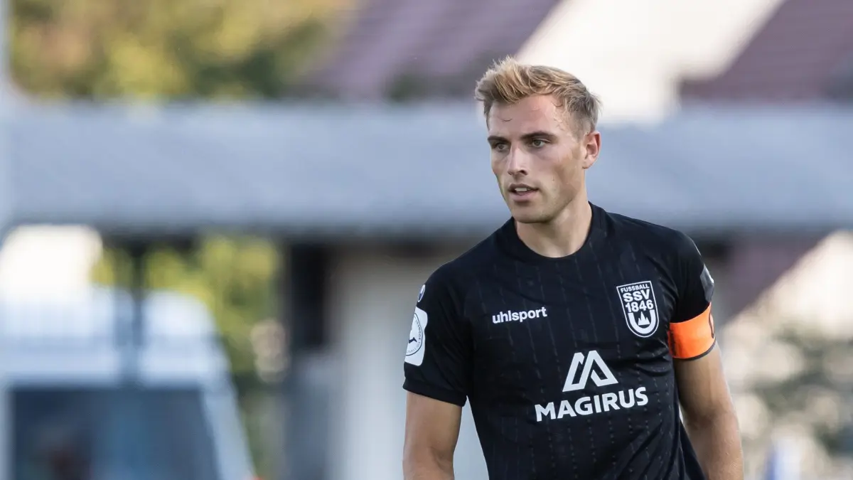 VfB Friedrichshafen vs. SSV Ulm 1846 Fußball, Fussball, Wfv-Pokal, 2. Runde, Zeppelinstadion Friedrichshafen 29.07.26: Freisteller Einzelbild Alexander Kopf (SSV Ulm 1846 Fußball, #20)
VfB Friedrichshafen vs. SSV Ulm 1846 Fußball, Fussball, Wfv-Pokal, 2. Runde, Zeppelinstadion Friedrichshafen 29.07.26
Foto: Eibner-Pressefoto/Lucca Fundel