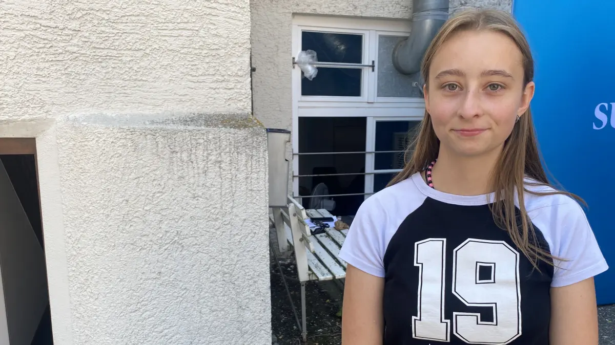 Kann "Crashout" übersetzen: Xenia Brand bei der Zeugnis-Aktion der SÜDWEST PRESSE.