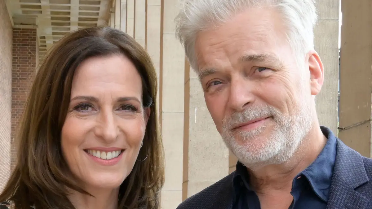 Katrin (Ulrike Frank) trifft bei GZSZ auf Richard Kaltenbach (Stephan Schill).