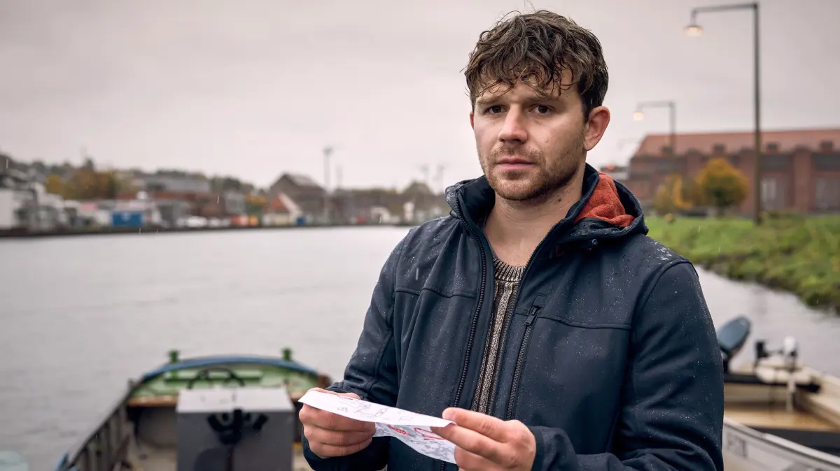 Lenny Lindeggers (Simon Morzé) Onkel ist verschwunden.