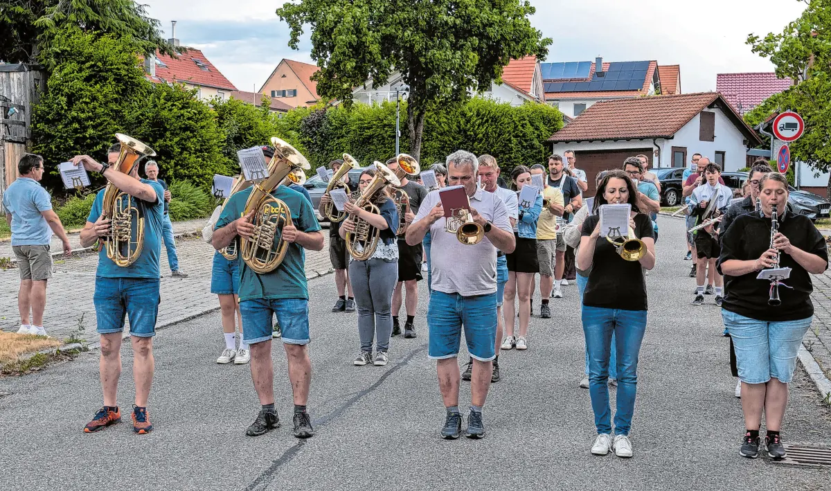 Der Musikverein bei der Marschprobe. Foto: Hubertus Schmid