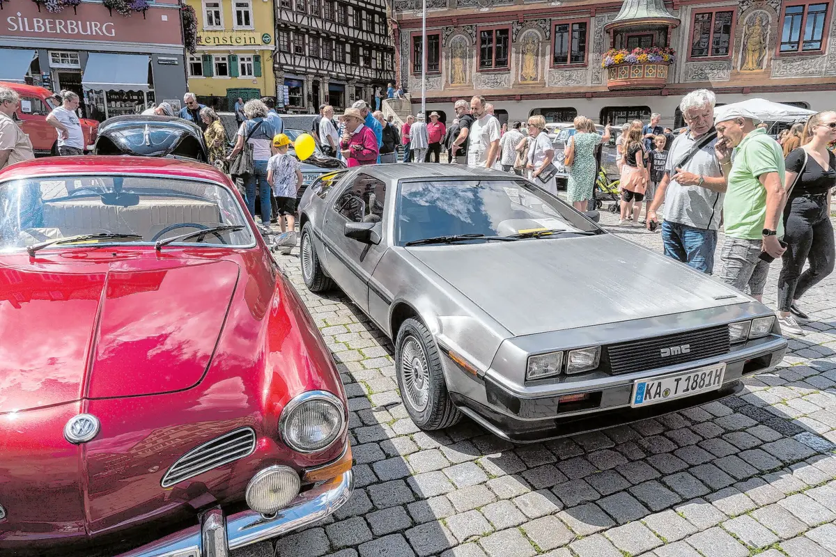 Oldtimerfans kommen am Sonntag, 2. August, in der Tübinger Innenstadt voll auf ihre Kosten, Ladenbummlerinnen und -bummler ebenso: Es ist verkaufsoffener Sonntag. Archivbild: Ulrich Metz