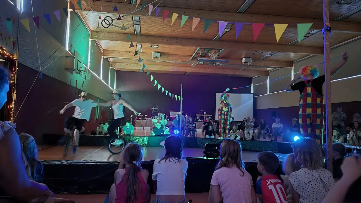 Mit einem bunten Programm und vielen Angeboten feierte die Gemeinschaftsschule Vordere Alb kurz vor den Sommerferien ihr zehnjähriges Bestehen.