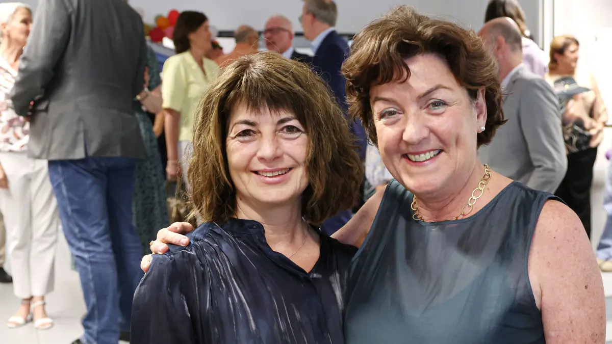 Abschied Petra Niederberger als Schulleiterin der Kauffmännischen Schulen Schwäbisch Hall (rechts), Nachfolgerin ist Katrin Berk. Rednerin ist Erste Landebeamtin Anil Kübel.