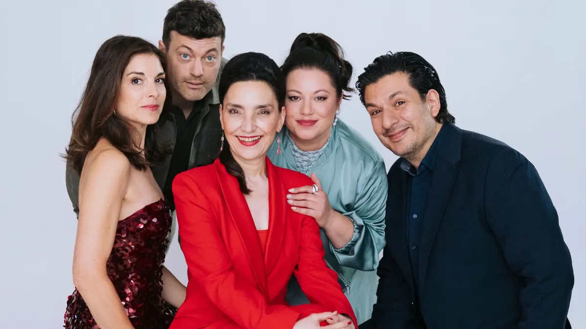 Von links: Bianca Hein ("Gabriella Perez"), Jörg Rohde (Ben Steinkamp), Tatjana Clasing (Simone Steinkamp), Julia Augustin (Vanessa Steinkamp), Francisco Medina (Maximilian von Altenburg)
