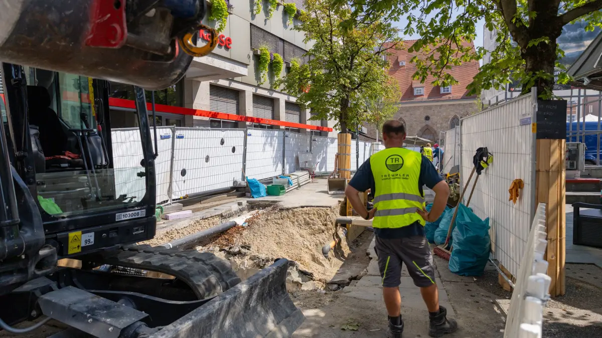 Baustelle Bauarbeiten Sanierung Marktplatz Reutlingen Bau Innenstadt Leitungen