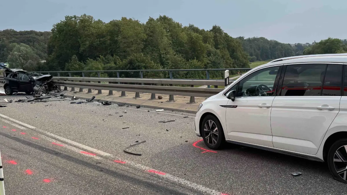 Zu einem tödlichen Unfall kam es am Donnerstag gegen 15.45 Uhr auf der Bundesstraße 312 in Höhe des Aileswasensees bei Neckartailfingen.