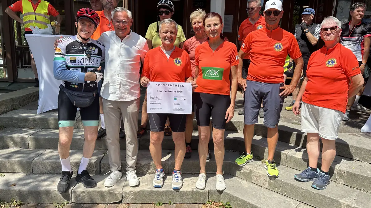 Tour de Kreisle Bürgermeister Herbert Juhn begrüßt Eberhard Gienger