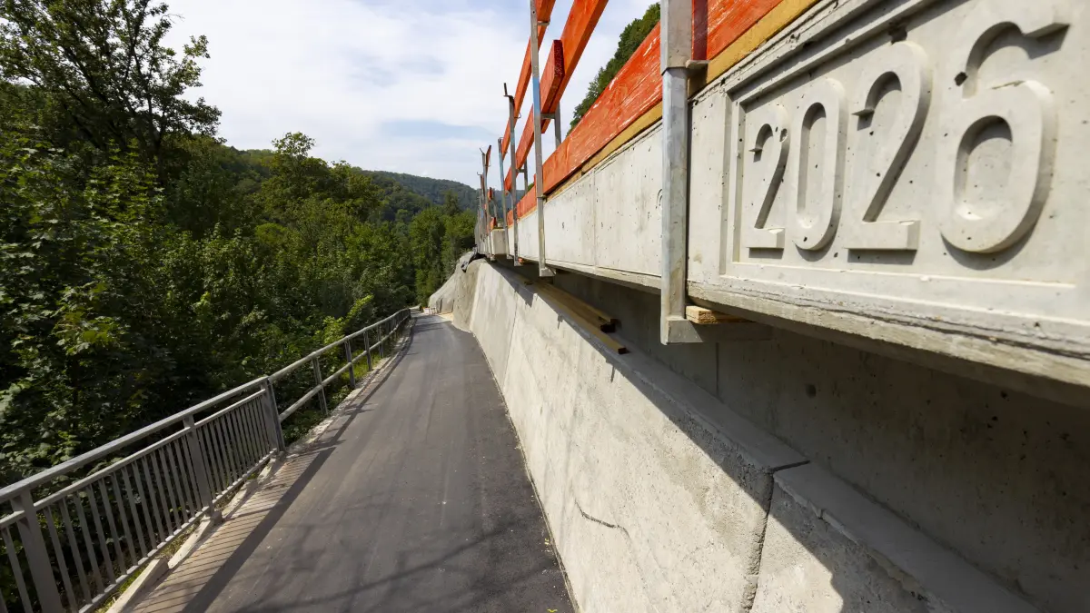 Geislingen, Fahrradweg Ausgangs der Geislinger Steige Richtung Amstetten wieder freigegeben