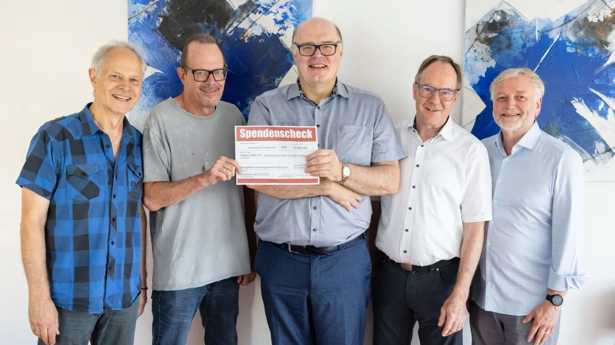 GP, Ev. Dekanat: Pressegespräch und Scheckübergabe für Haus Linde der Abendgottesdienste-Reihe für Ausgeschlafene (10.500 Euro) v. li. Mathias Ade, Wolfgang Baumung, Hartmut Zweigle, Christoph Alber, Johannes Frühbauer
