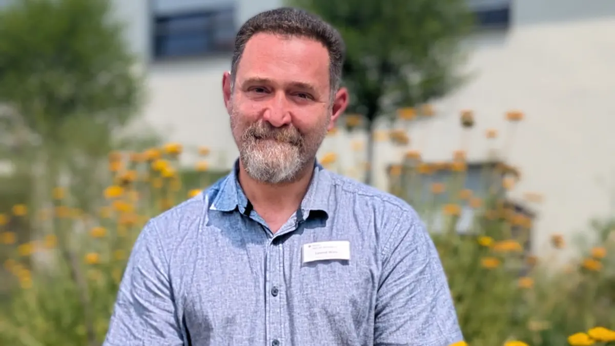 Leonid Wins ist Einrichtungsleiter des Diakoneo-Hauses am Wiesenblick in Michelfeld. Die Hitze stellt nicht nur für die Seniorinnen und Senioren, sondern auch für die Mitarbeitenden eine große Belastung dar.