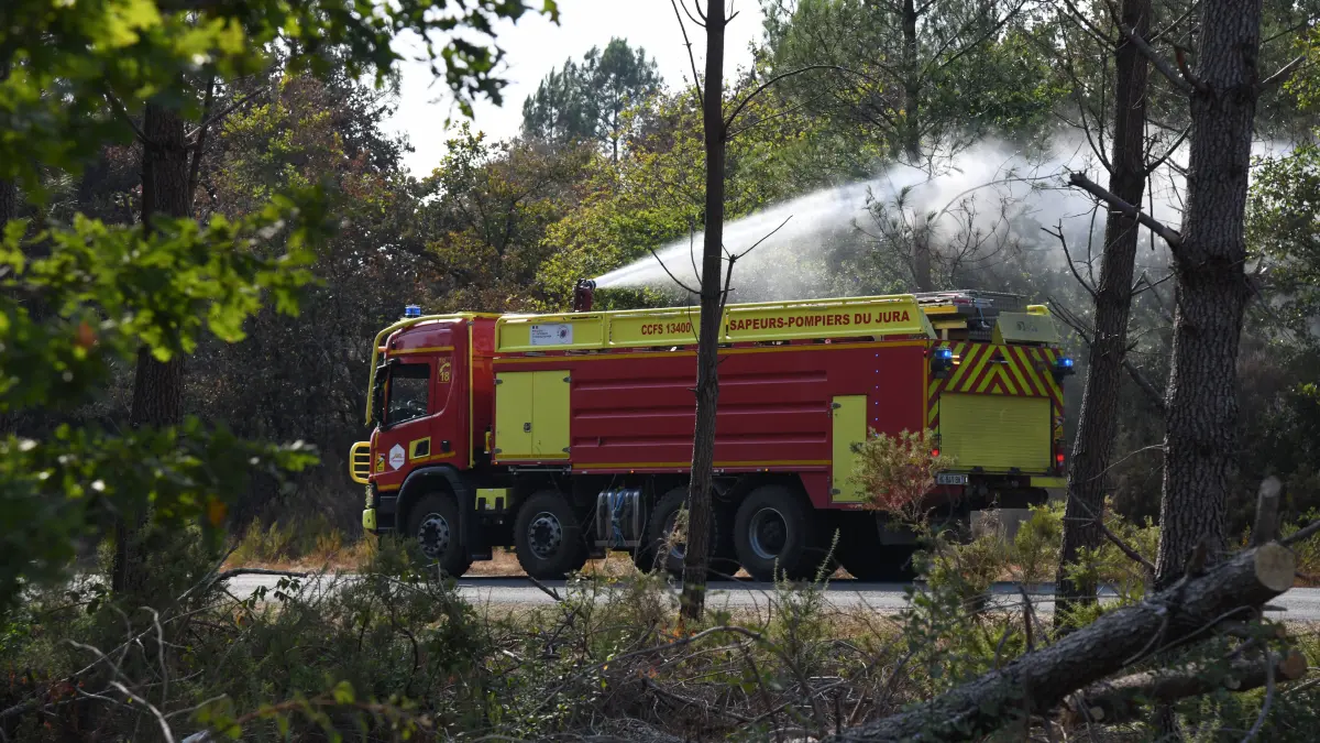 France continues wildfire battle as heat wave keeps Europe on alert: France continues wildfire battle as heat wave keeps Europe on alert BORDEAUX, FRANCE - JULY 30: Firefighters inspect and secure a wildfire-affected forest near Bordeaux, France, on July 30, 2026, as they continue operations to extinguish flare-ups and prevent the fire from reigniting. Fire crews remain deployed following the evacuation of nearby campsites and the closure of beaches due to the wildfire threat. Dragan Lekic / Anadolu Bordeaux France. Editorial use only. Please get in touch for any other usage. PUBLICATIONxNOTxINxTURxUSAxCANxUKxJPNxITAxFRAxAUSxESPxBELxKORxRSAxHKGxNZL Copyright: x2026xAnadoluxDraganxLekicx