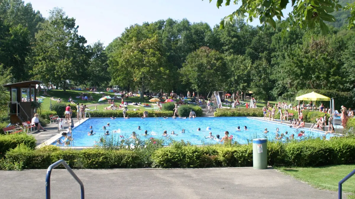 (ohne Überschrift): Vorsicht: Dieses Foto ist möglicherweise nur für den einstigen Verlag Schwäbisches Tagblatt verwendbar. Willkommen in Öschingen Talheim, April 2021, Öschinger Freibad. Bild: Ortsverwaltung Öschingen