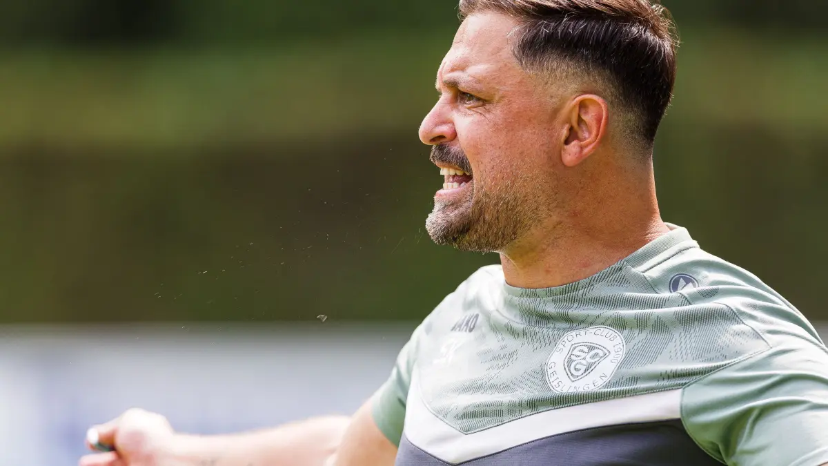 Saisonvorbereitung: Saisonvorbereitung; SC Geislingen - Calcio Leinfelden-Echterdingen;
Trainer Sezgin Karabiyik (SC Geislingen);
01.08.2026; Stadion Eybacher Tal; Geislingen.
Foto: Thomas Madel