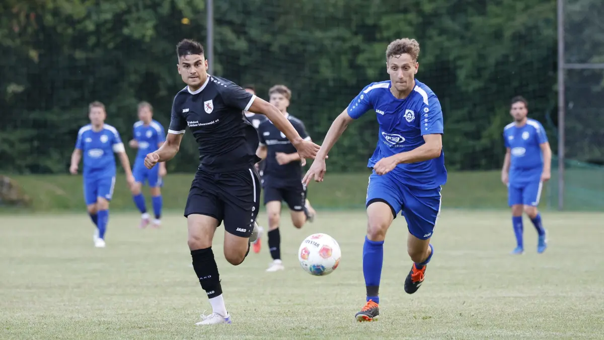 SG Ahldorf/Mühlen/Dettensee vs. SV Oberwolfach, Fußball, WFV, Stadtteilpokalturnier Horb, Finale, 01.08.2026: Tim Springmann, links (SV Oberwolfach, #3) im Zweikampf mit Raphael Kurtz (SG Ahldorf/Mühlen/Dettensee, #11)
SG Ahldorf/Mühlen/Dettensee vs. SV Oberwolfach, Fußball, WFV, Stadtteilpokalturnier Horb, Finale, 01.08.2026
Foto: Eibner-Pressefoto/Hans-Peter Hofmann