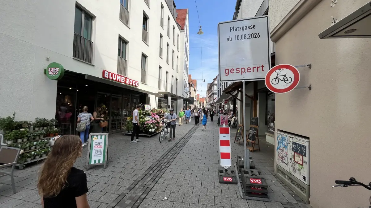 Sperrung! Aber warum und für wen und wie lange? Diese Tafel in Ulm wirft mehr Fragen auf, als sie beantwortet.