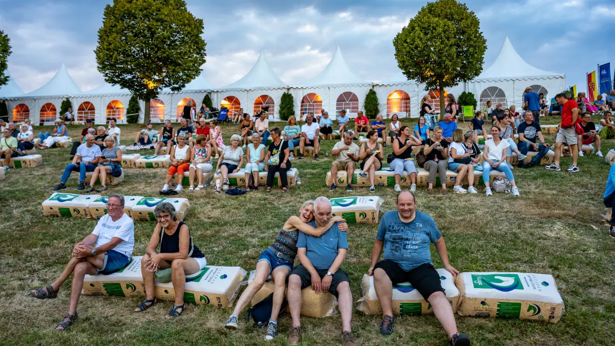 Donzdorf: Birkhof-Dressurfestival mit 40. Birkhof-Fohlenchampionat Freitag Konzert Streetlife