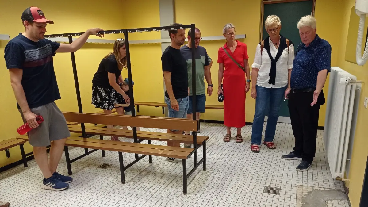 Die Umkleiden in der Sporthalle sind nicht mehr im allerbesten Zustand und sollten saniert werden.