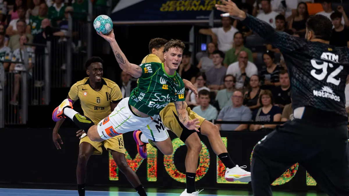 GER, FRISCH AUF! Goeppingen vs. Sporting Lissabon, Handball, Testspiel Vorbereitung, Spielzeit 2026/2027, 02.08.2026,: Victor KLOEVE FRISCH AUF Goeppingen, 07 erzielt ein Tor, Aktion, Torwurf GER, FRISCH AUF Goeppingen vs. Sporting Lissabon, Handball, Testspiel Vorbereitung, Spielzeit 2026/2027, 02.08.2026, GER, FRISCH AUF Goeppingen vs. Sporting Lissabon, Handball, Testspiel Vorbereitung, Spielzeit 2026/2027, 02.08.2026, Neu-Ulm *** Victor KLOEVE, FRISCH AUF Goeppingen, 07 scores a goal, action, shot on goal, GER, FRISCH AUF Goeppingen vs. Sporting Lisbon, handball, preseason friendly, 20262027 season, August 2, 2026, GER, FRISCH AUF Goeppingen vs. Sporting Lisbon, Handball, Preseason Friendly, 20262027 Season, August 2, 2026, Neu Ulm Copyright: xEibnerxPressefoto/OliverxSchmidtx EP_OST