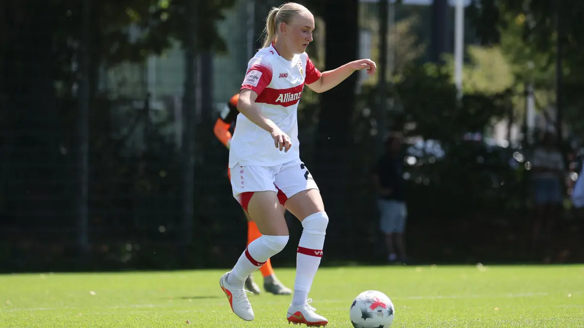 Fußball VfB Stuttgart Frauen vs. Spvgg Greuther Fürth: BAU // 2026.08.02, Deutschland, Stuttgart, Fußball VfB Stuttgart Frauen vs. Spvgg Greuther Fürth, Luzie Zähringer (VfB)