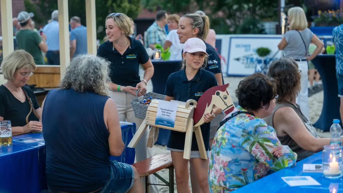 Donzdorf: Birkhof-Dressurfestival mit 40. Birkhof-Fohlenchampionat Freitag Konzert Streetlife