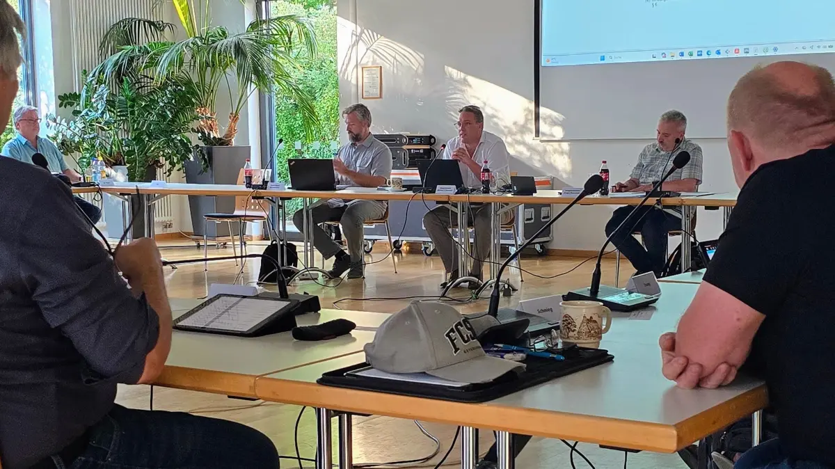 Mikrofone gibt es bereits seit längerer Zeit im Blaufeldener Spektrum bei Gemeinderatssitzungen. Doch sie müssen jetzt, damit das elektronische Protokoll funktioniert, auch akkurat bedient werden.