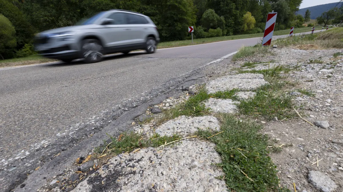 Kreisstraße zwischen Bad Ditzenbach und Auendorf, soll zwischen Ortsausgang Auendorf und Wettenbachbrücke saniert werden