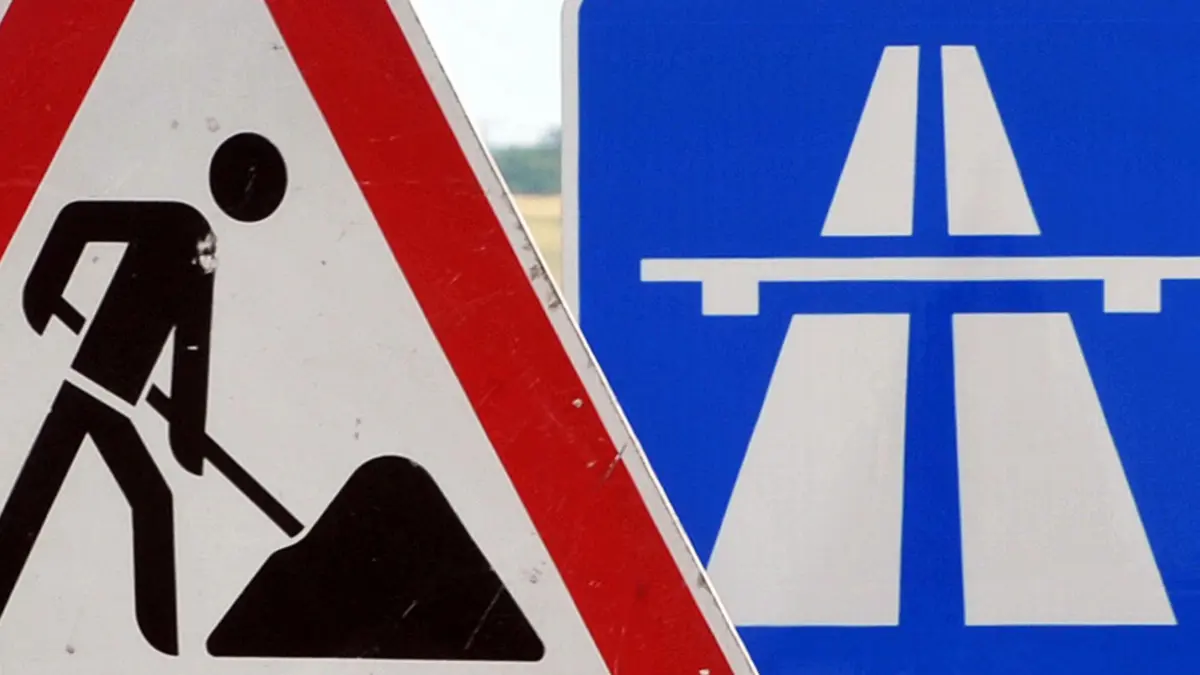 Autobahnbaustelle: ARCHIV - 23.06.2010, Thüringen, Sömmerda: Ein Baustellenschild ist vor einem Autobahnschild platziert. (zu dpa: «Umleitung und Sperrung: Westhofener Kreuz und A42 betroffen») Foto: Martin Schutt/dpa-Zentralbild/dpa +++ dpa-Bildfunk +++