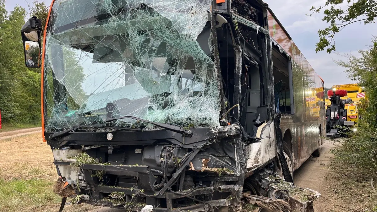 Schlierbach Unfall Tranporter gegen Linienbus