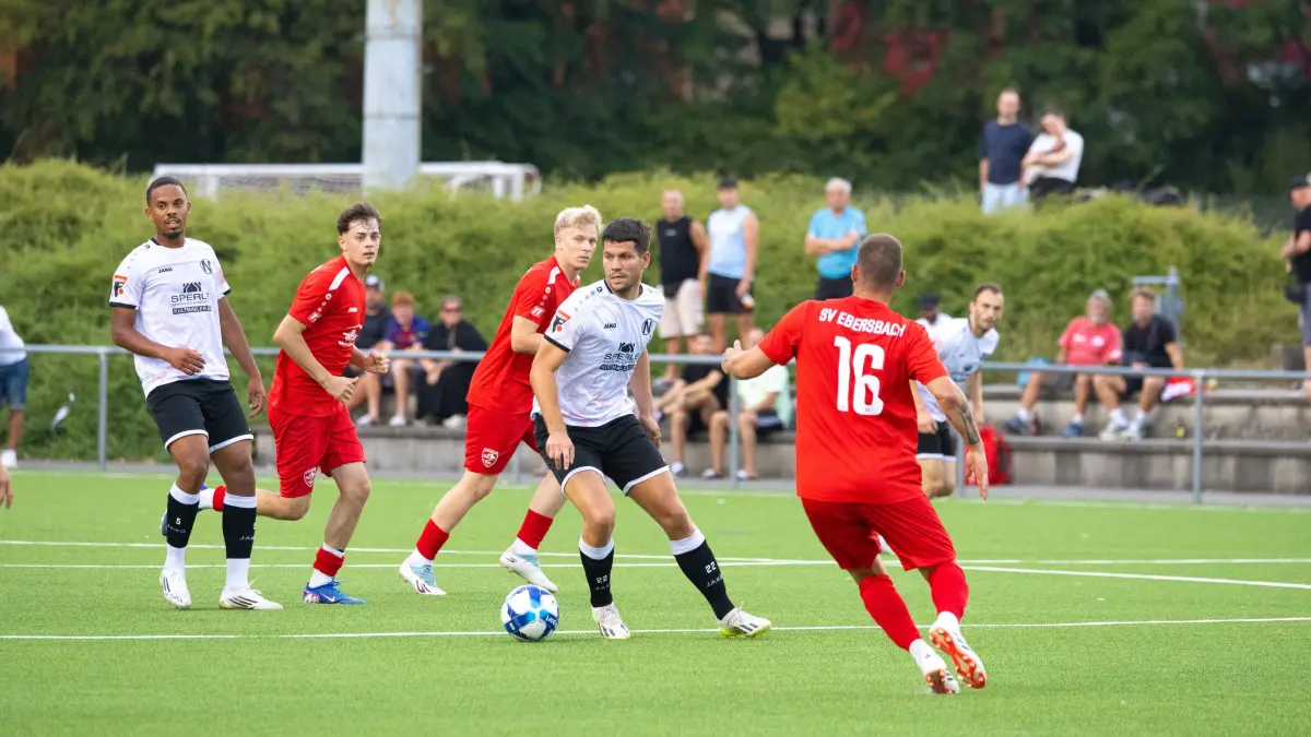 SV Ebersbach (rot) vs. 1.FC Normannia Gmünd (weiß), Fußball, WfV-Pokal Gruppe 2, Kunstrasenplatz, Stadion Strut, 73061 Ebersbach, 04.08.2026 - 19:00 UhrSV Ebersbach (rot) vs. 1.FC Normannia Gmünd (weiß), Fußball, WfV-Pokal Gruppe 2, Kunstrasenplatz,: #,
SV Ebersbach (rot) vs. 1.FC Normannia Gmünd (weiß), Fußball, WfV-Pokal Gruppe 2, Kunstrasenplatz, Stadion Strut, 73061 Ebersbach, 04.08.2026 - 19:00 Uhr,
Foto: PhotoPeet / Sport- & Eventfotografie / Peter Harich