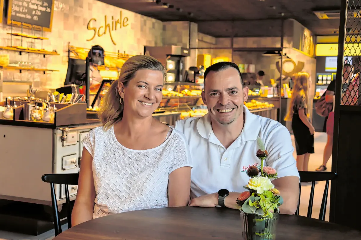 Zufrieden: Melanie und Christian Schirle freuen sich über die Neugestaltung.